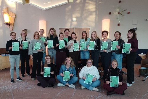 De groep talentenbouwers staat op de foto met hun net behaalde certificaat